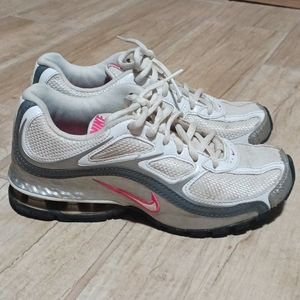Women's Nike reax
